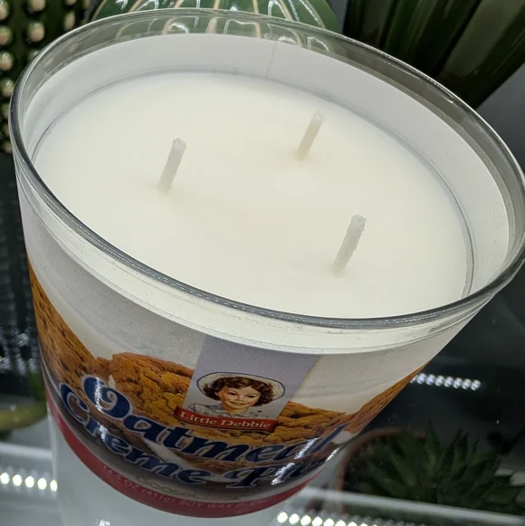 Goose Creek Little Debbie Oatmeal Creme Pies 3-wick Candle - Picture 2 of 3